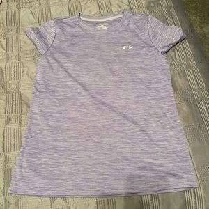 Large under armour tee. Loose fit. EUC
